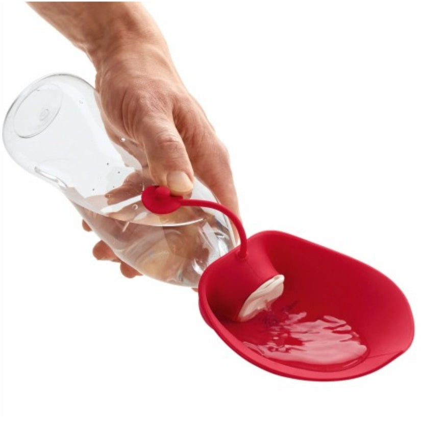 Trinkflasche mit Silikonnapf für unterwegs